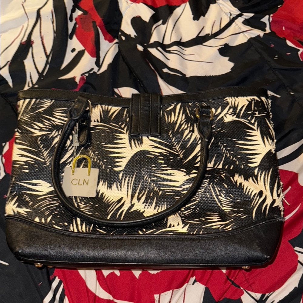 Black and White Women's Tote Bag